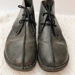 DANSCO leather boots , Women  Classic style,green olive 🫒 Chukka Boots, size 38